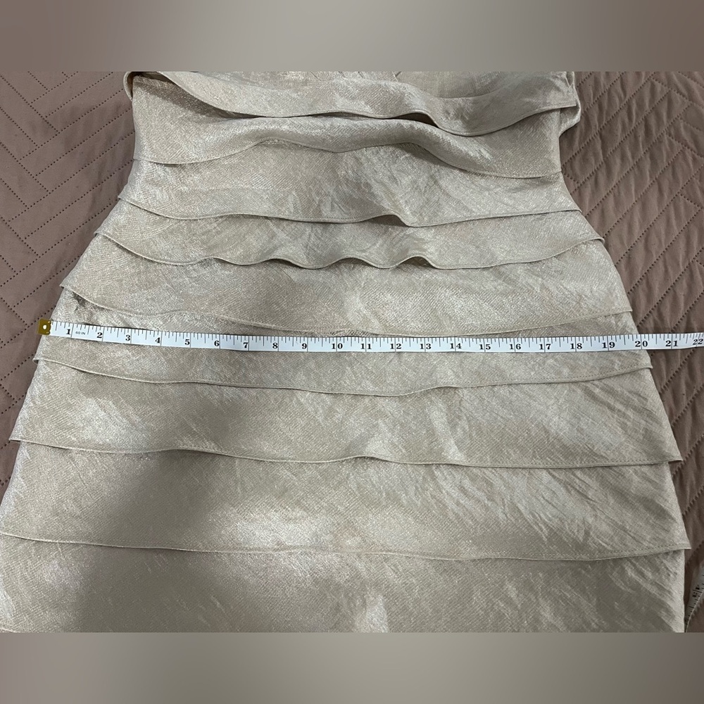 London Times Gold Tiered Cocktail Dress Size 8 Sleeveless V-Neck - Picture 8 of 9